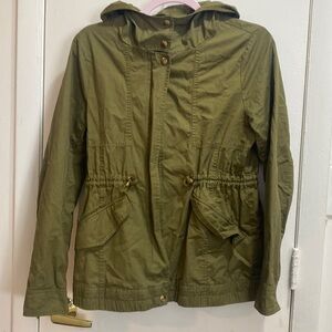 LOVE TREE 
 Green 
Size medium